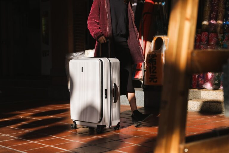 Top 10 Essential Tips for Choosing the Perfect Luggage